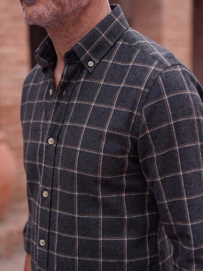 Camicia bianca in popeline facile da stirare
