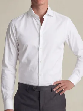 Camicia bianca semplice e facile da stirare